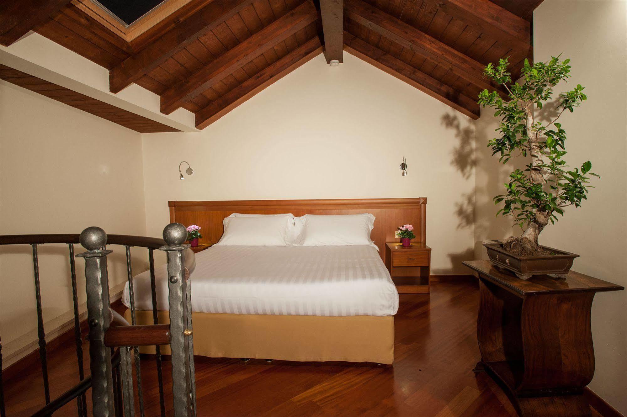 Flora Hotel 4*