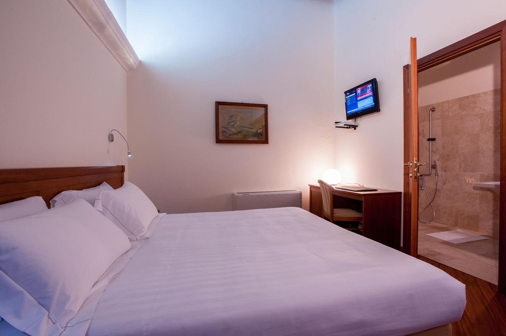 Flora Hotel 4*